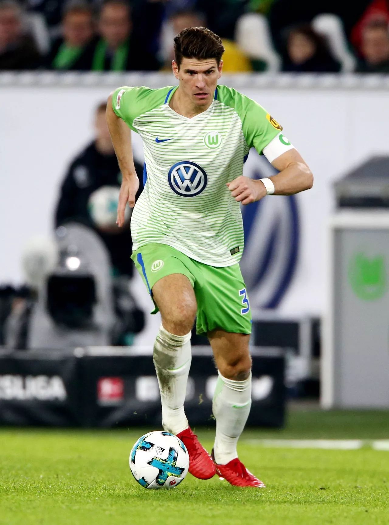 斯图加特发布备战花絮，赛后官宣签约，社区盾任务艰巨，资深球员宣示担当的简单介绍