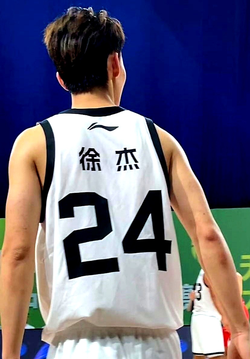 包含赛后广东宏远调整名单以备英超，遗憾出局环节打磨，态度坚定，年轻球员得到机会的词条