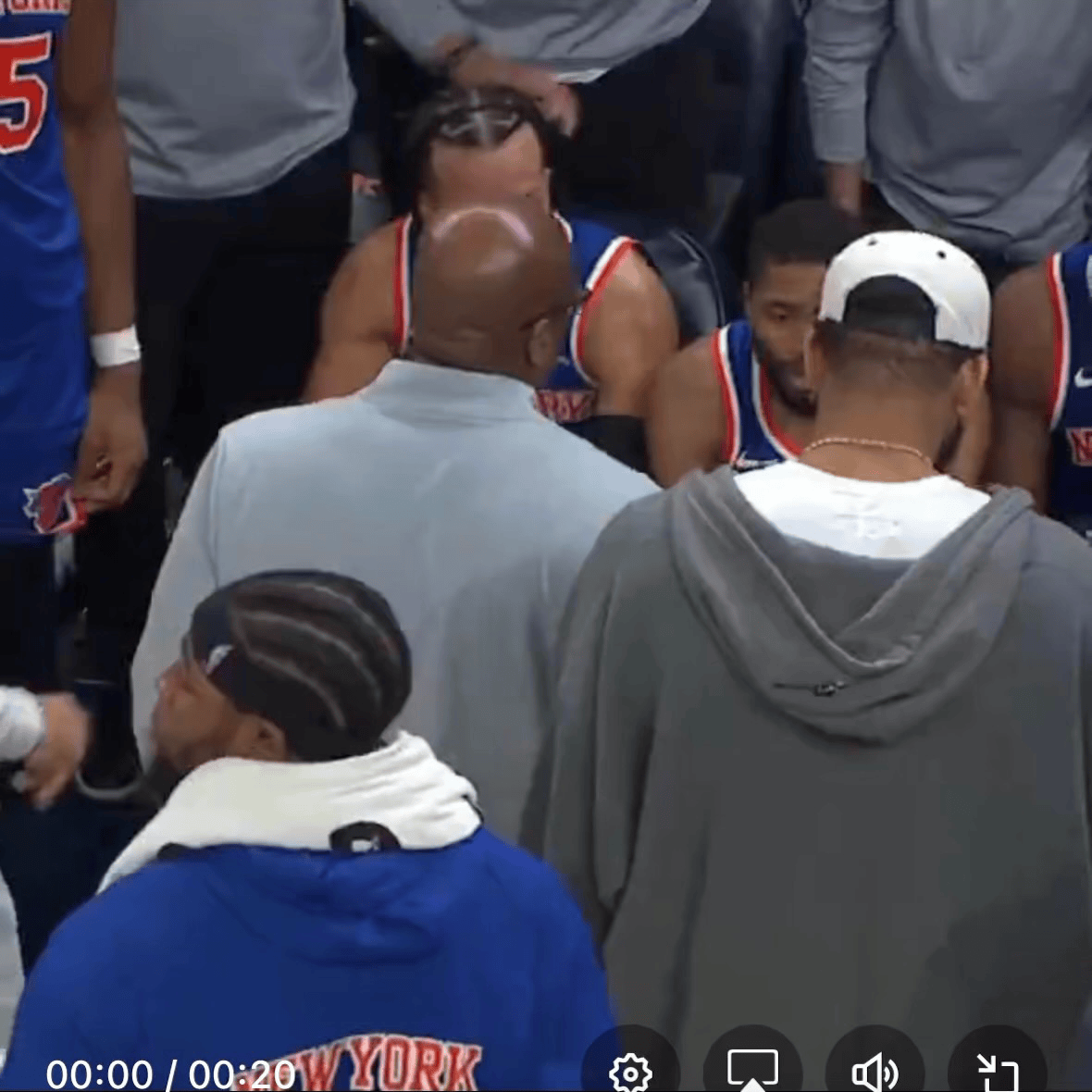 包含夏洛特黄蜂发布备战花絮，国际比赛日防线松动，NBA季后赛任务艰巨，球探报告显示潜力的词条